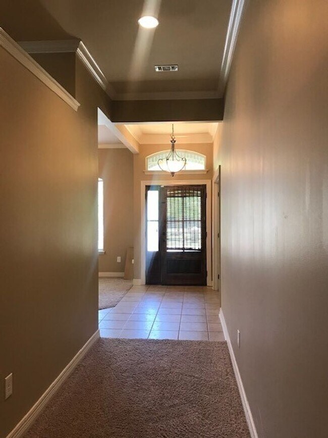 Building Photo - GATED COMMUNITY NEAR LSUS