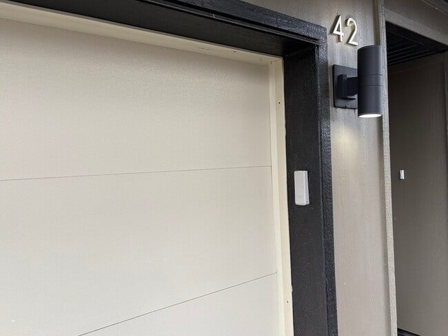 Building Photo - 500 Fleming Rd