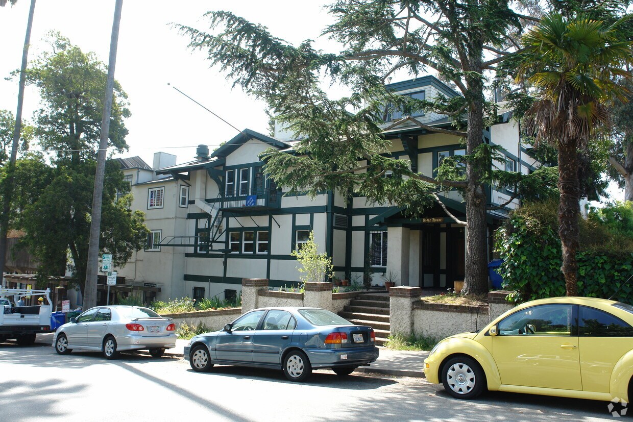 Building Photo - Ridge House