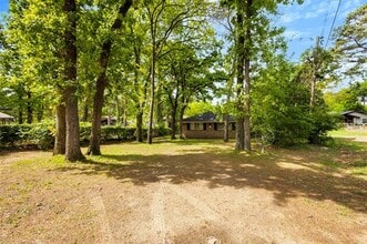 Building Photo - 111 Island Park Dr