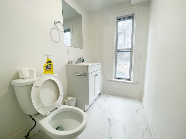 Building Photo - 157 Huron St