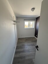 Building Photo - 227 Ave Blackburn
