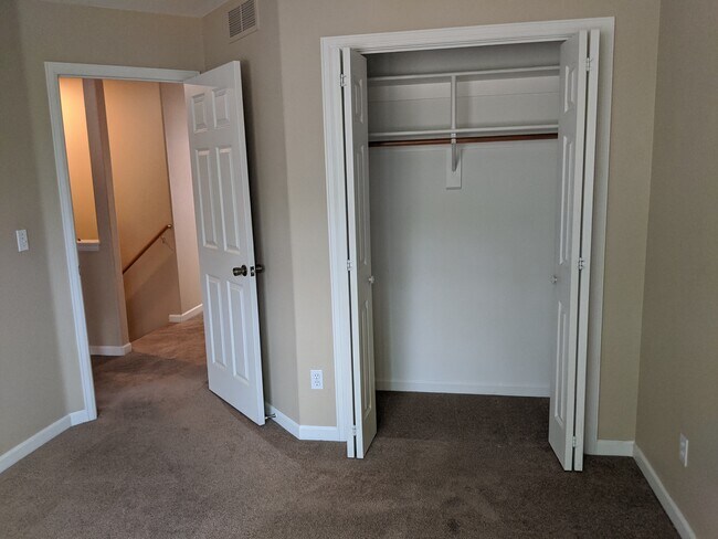 Bedroom 2 closet - 515 Easy St