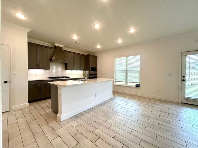 Foto del edificio - Gorgeous Contemporary Family Home in Cente...