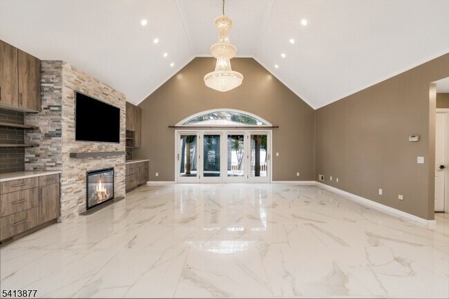 Building Photo - 10 N Rd