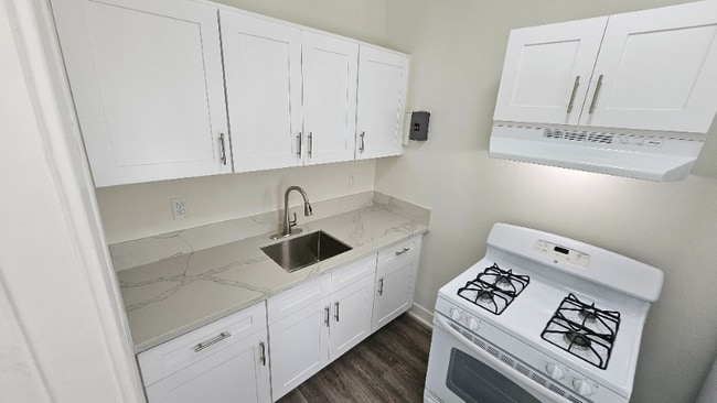 Photo - 1026 Ingraham St Apartment