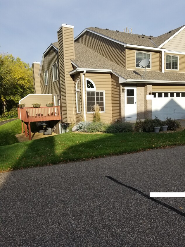 Primary Photo - 144 Primrose Ct
