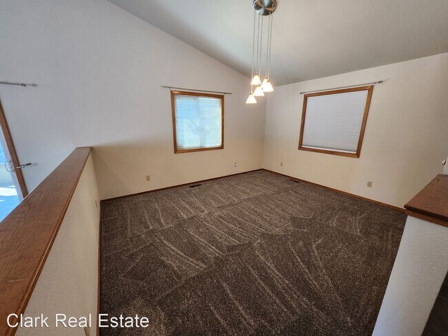 Building Photo - 3 br, 2 bath House - 300 Neilson Road