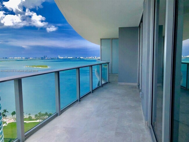 Foto del edificio - 488 NE 18th St