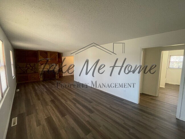 Foto del edificio - IDEAL LOCATION! 3-Bed, 2-Bath Home with 2-Car Garage in Kickapoo School District!