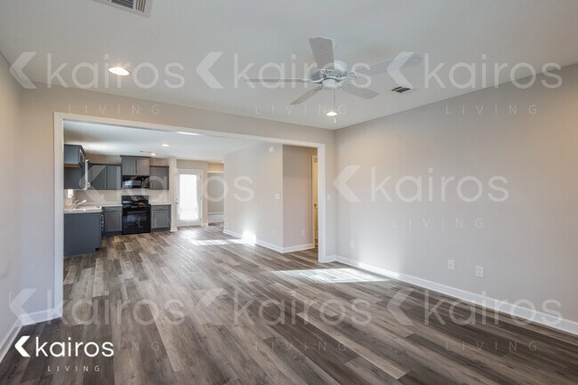 Foto del edificio - 1366 Maxwell Cir