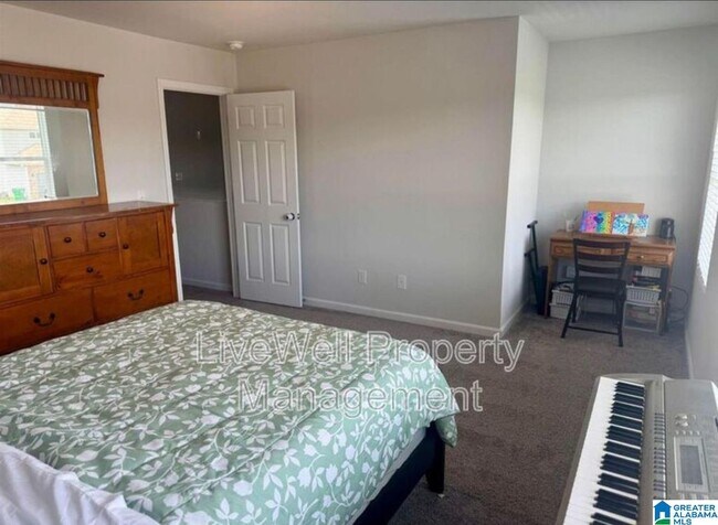 Building Photo - 380 Americana Dr