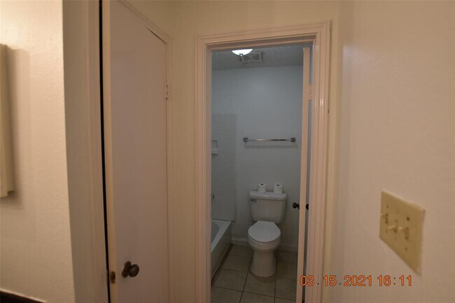 Building Photo - 8519 Sands Point Dr