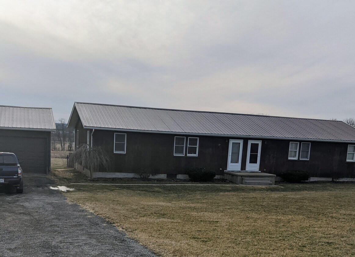 Building Photo - 1572 OH-89