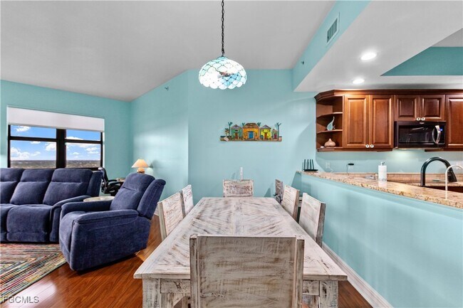 Building Photo - 14300 Riva Del Lago Dr