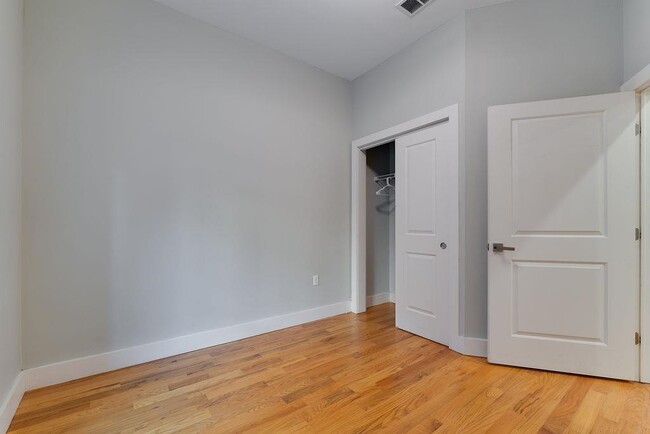 Building Photo - 62 Newkirk St
