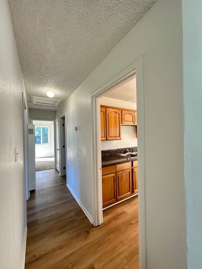 Building Photo - Charming Three Bedroom Near Westfield Park