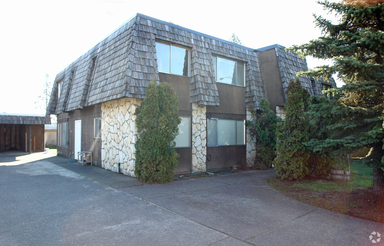 Primary Photo - 112 Sunset St