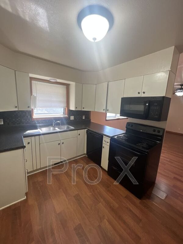 Foto del edificio - 601-607 Meadowmere