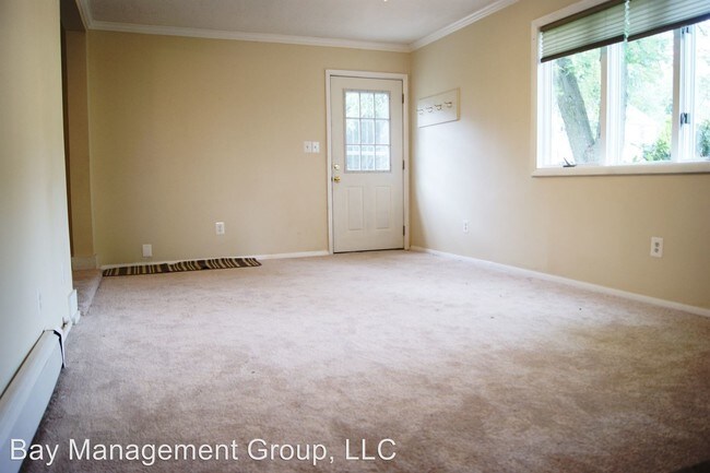 Building Photo - 31 Kenmar Ave