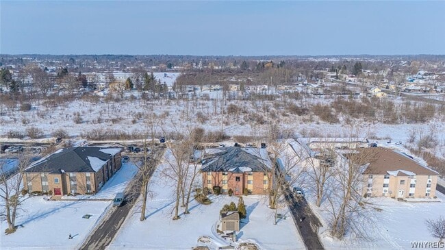 Building Photo - 6379 Robinson Rd