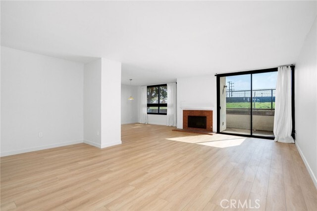 Foto del edificio - 8828 Pershing Dr