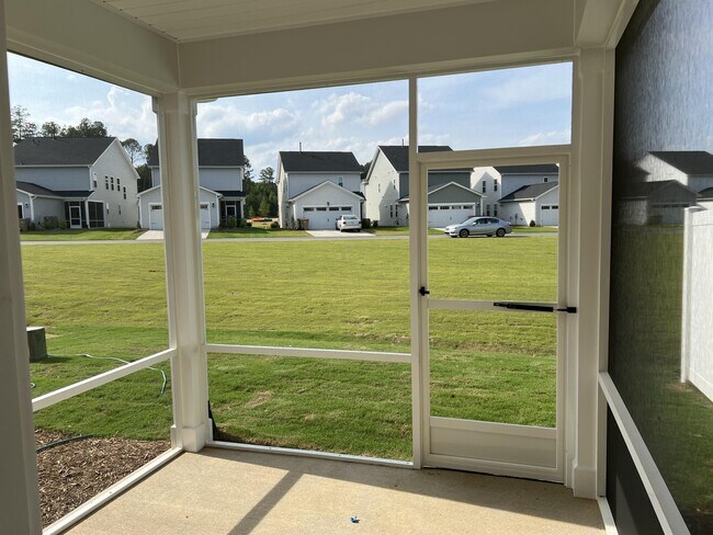 Foto del edificio - 131 Aster Bloom Ln