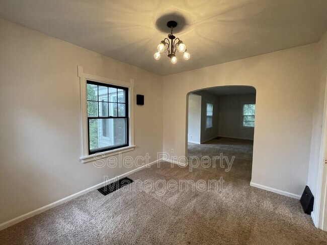Foto del edificio - 7506 W Jefferson Blvd