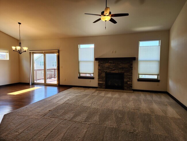 Foto del edificio - 9406 Silverstone Ln