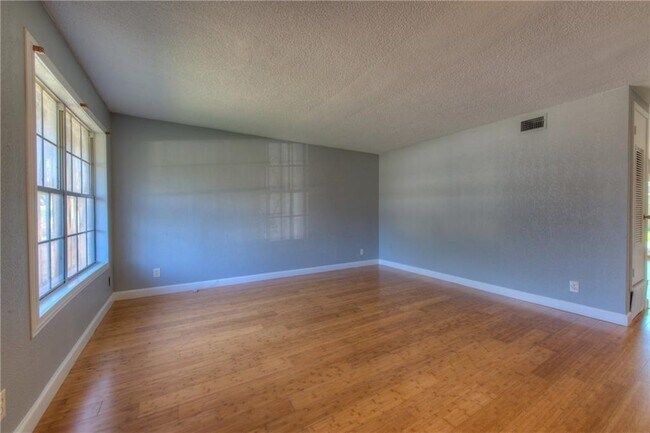 Foto del edificio - 4705 Oldfort Hill Dr