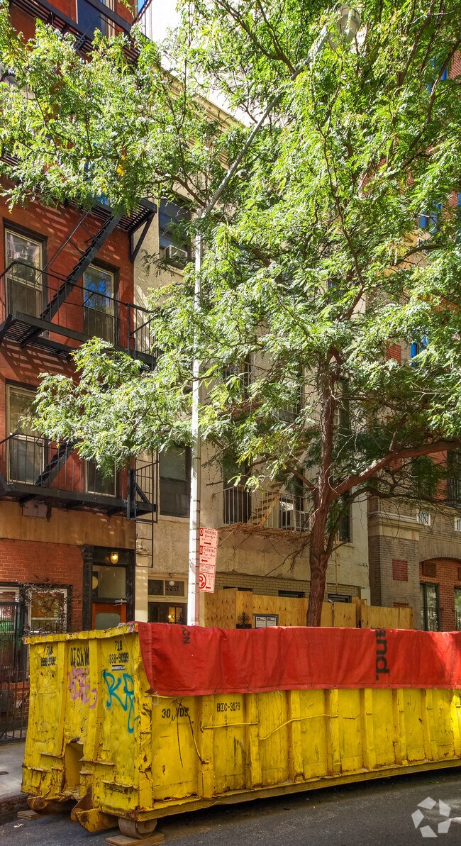 Foto del edificio - 226 E 22nd St