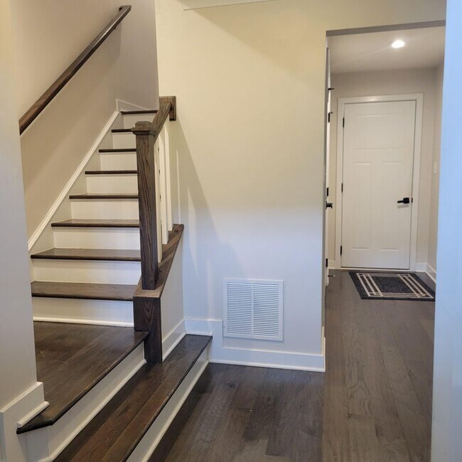 Foto del edificio - 18109 Red Cedar Rd