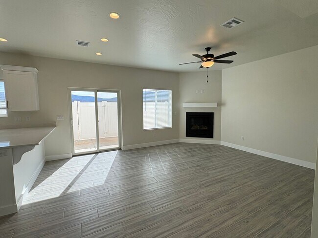 Foto del edificio - Brand New Townhome