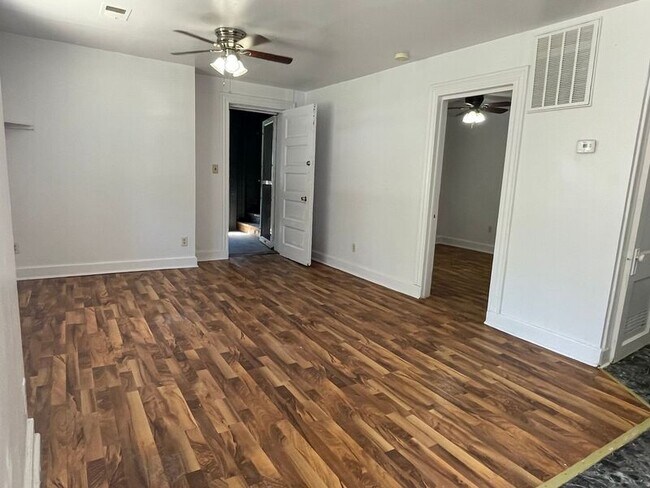 Foto del edificio - 2500 N Sawyer Ave