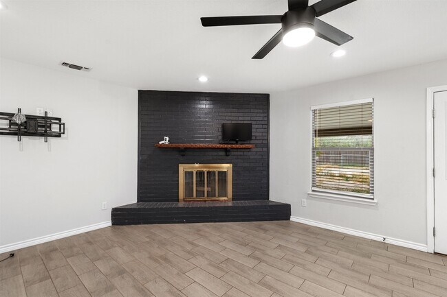 Foto del edificio - 108 Jaimie Way