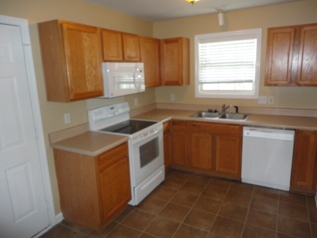 Foto del edificio - 3700 Cashew Dr