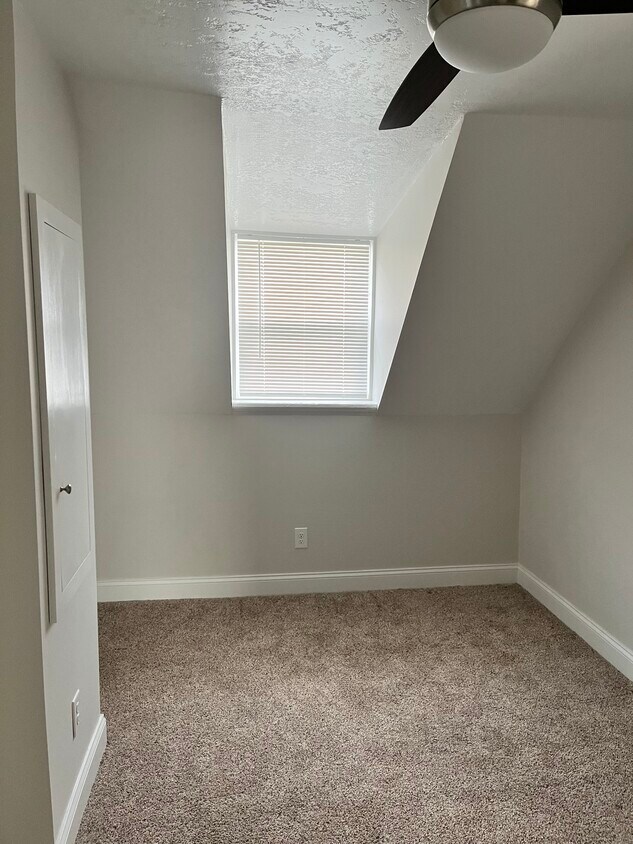 Dining room - 400 Coffeen St