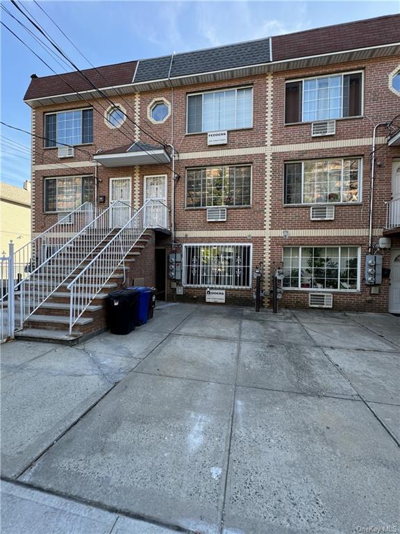 Building Photo - 812 E 216th St