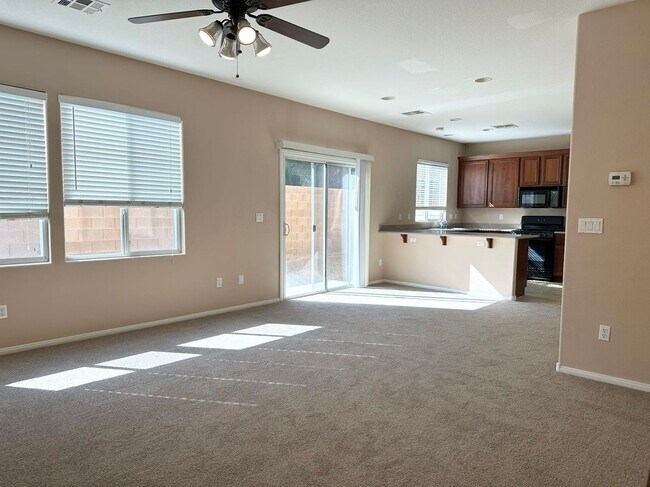 Building Photo - Beautiful two-story single-family home