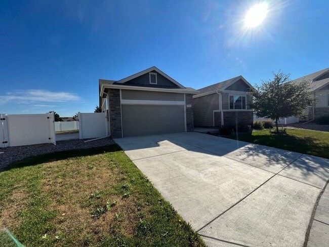 Building Photo - Nice Newer Home
