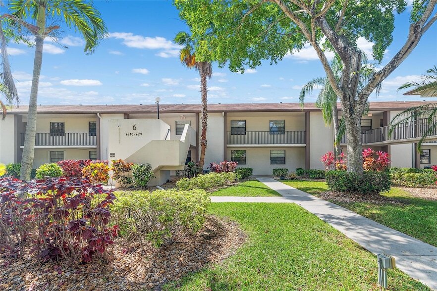 Foto principal - 9676 W McNab Rd