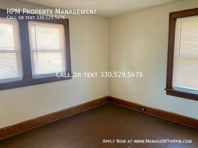 Building Photo - 1525 Miami Ct NE