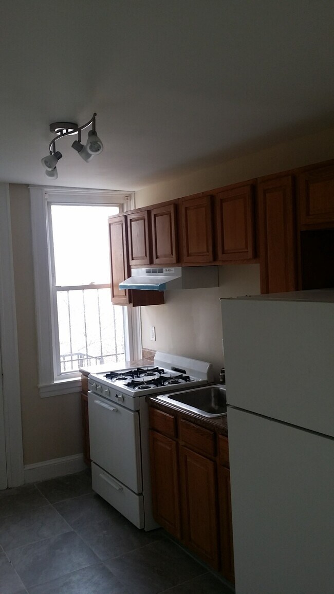 Building Photo - 2505 Brookfield Ave