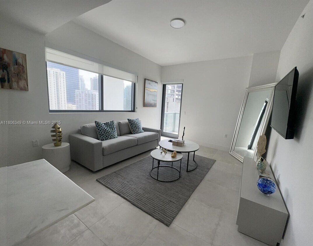 Foto principal - 239 SW 9th St