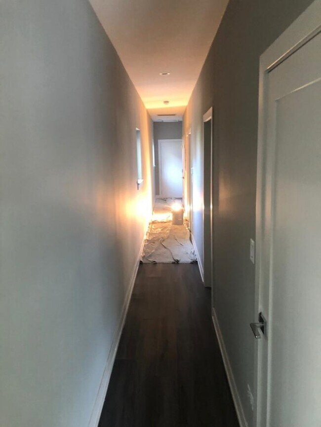 Building Photo - 3 bedroom in Chicago IL 60608