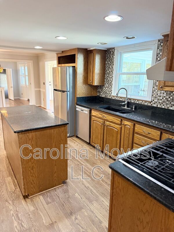 Building Photo - 121 Chipwood Ln