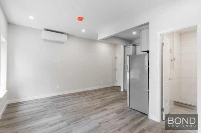 Building Photo - 317 W 48th St
