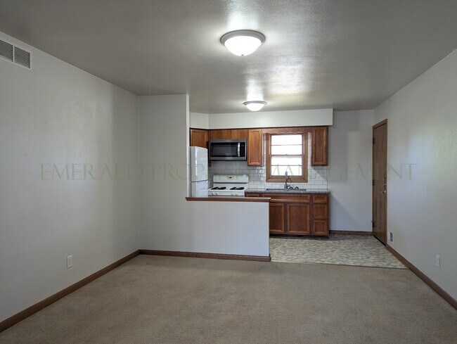 Foto del edificio - 562 N Mulford Rd