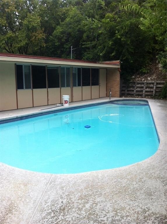 Building Photo - 5905 Highland Hills Dr