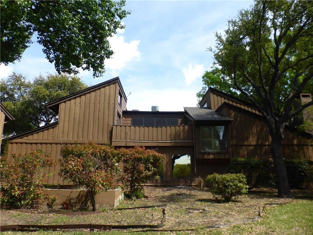 Primary Photo - 3111 Golden Oak